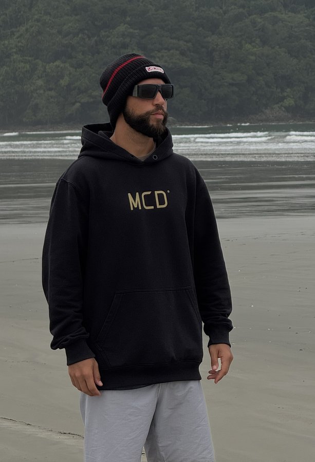 Danilo Benjamim, instrutor de aulas de surfskate em São Paulo